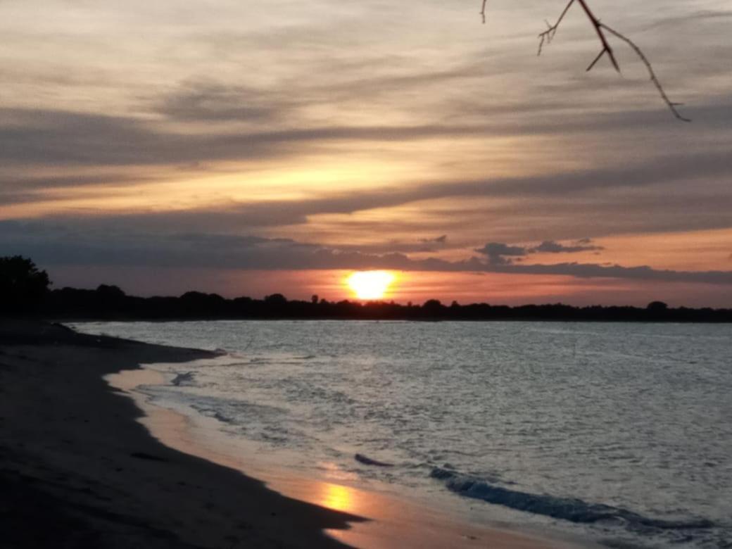 Giman Free Beach Resort Passikudah Kültér fotó