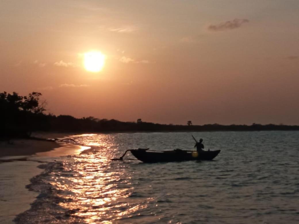 Giman Free Beach Resort Passikudah Kültér fotó
