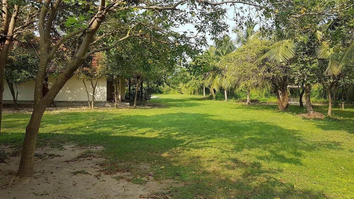 Giman Free Beach Resort Passikudah Kültér fotó