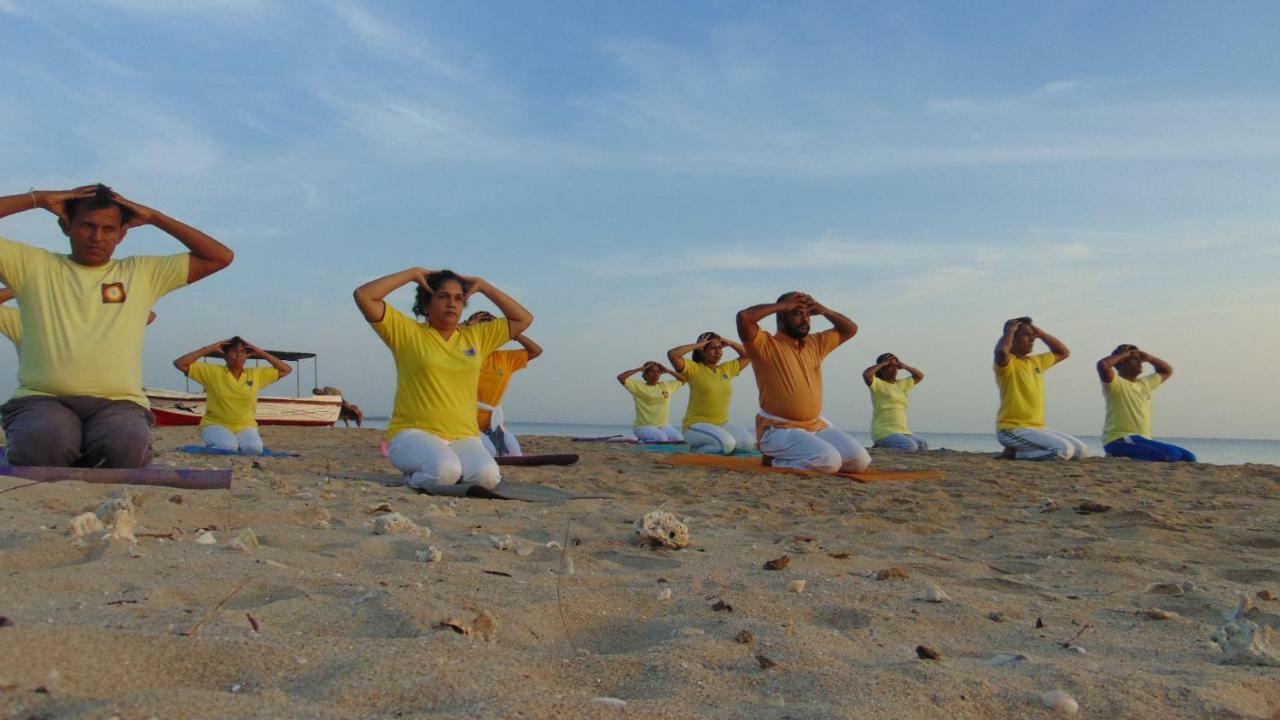Giman Free Beach Resort Passikudah Kültér fotó